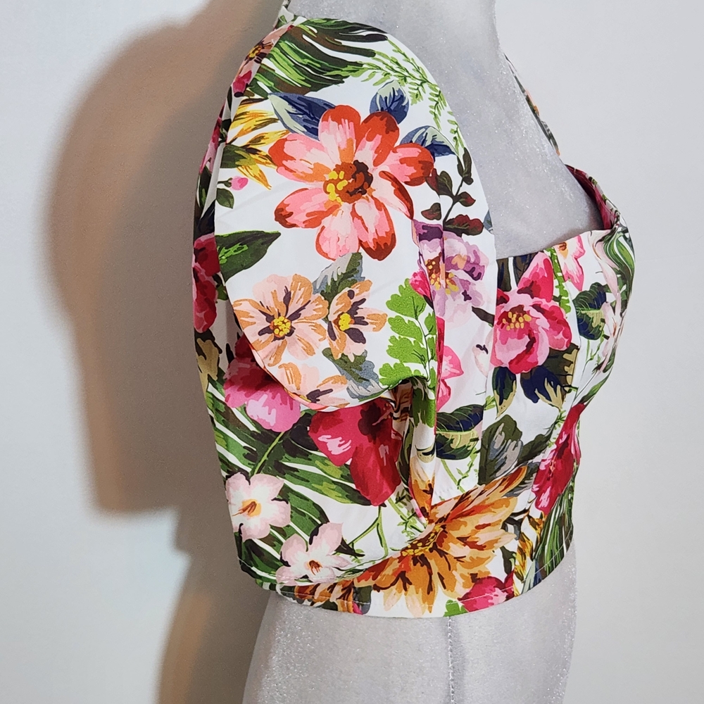 A Peach Floral Crop Top with Puffy Sleeves Size Medium Colorful Crop Top - Picture 3 of 9